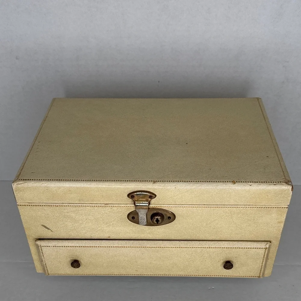 1950s Mele Leatherette Red Lined Jewelry Box With Compartments & Latch (no key)